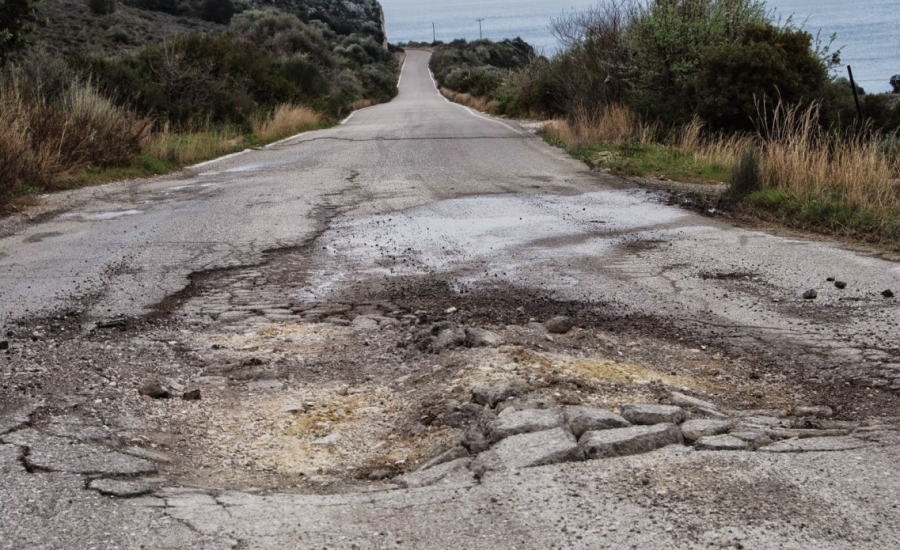 Ποινική δίωξη σε υπαλλήλους της Περιφ. Δυτ. Ελλάδας, για το θάνατο μοτοσικλετιστή από πτώση σε λακκούβα