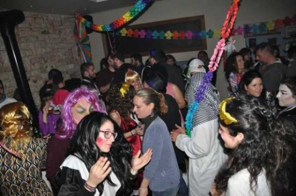 Αποκριάτικο πάρτυ του Συλλόγου Γονέων & Κηδεμόνων του Δ. Σχολείου Πυλάρου (εικόνες)