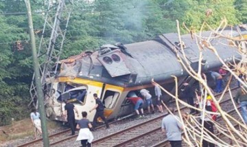 Αυξάνεται ο αριθμός των νεκρών από τον εκτροχιασμό της αμαξοστοιχίας στην Ισπανία