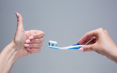 Τελικά, πρέπει ή δεν πρέπει να χρησιμοποιείς το καπάκι της οδοντόβουρτσας;