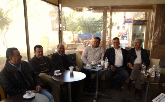 Βρήκαμε τραπέζι με τρεις υποψήφιους Βουλευτές;