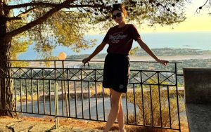 «Οι πιο αυθεντικές γωνιές όπως τις έμαθα από έναν ντόπιο»: H Κεφαλονιά της Αφροδίτης Χατζημηνά