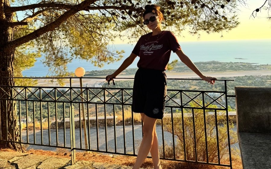 «Οι πιο αυθεντικές γωνιές όπως τις έμαθα από έναν ντόπιο»: H Κεφαλονιά της Αφροδίτης Χατζημηνά