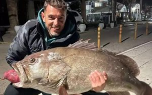 Σφυρίδα 24 κιλών για τον Θοδωρή Αντύπα! Από τις μεγαλύτερες που έχει πιάσει κανείς στο Ιόνιο τα τελευταία χρόνια