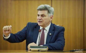 Ο Φαραντούρης "αδειάζει" Πολλάκη και τον καταγγέλλει για «σταλινισμό» - «Ουδέποτε υπήρξα μέλος της ΔΑΠ. Τελεία»