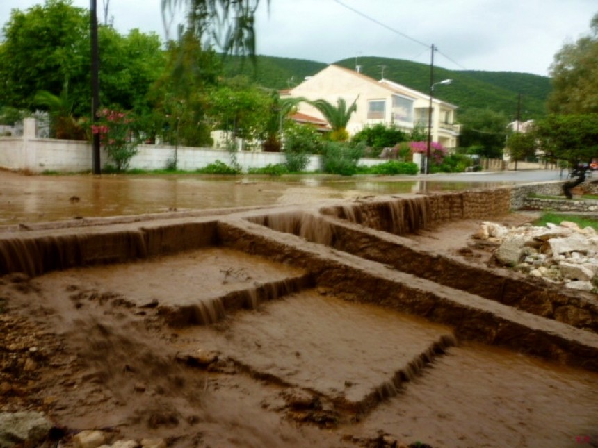 Λαϊκή Συνέλευση στον Καραβόμυλο για τις πλημμύρες : «Όλοι τη Δευτέρα στο Δημοτικό Συμβούλιο στο Αργοστόλι»