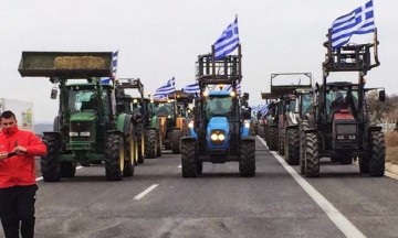 Με αποκλεισμούς συνεχίζουν αγρότες της δυτικής Ελλάδας - Κλειστή η Εθνική Οδός Πατρών - Πύργου