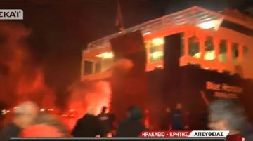 Πεδίο μάχης το λιμάνι του Ηρακλείου - Αγρότες εναντίον απεργών ναυτικών (video)