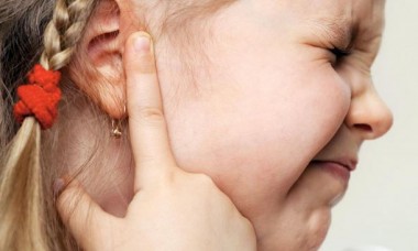 Ενημερωτικό ιατρικό άρθρο: Πόνος στο αυτί. Είναι κάτι απλό; Tι πρέπει και τι δεν πρέπει να κάνω