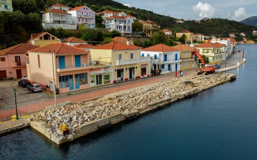 Ιθάκη: Υπογράφηκε απο το Λιμενικό Ταμείο η σύμβαση του έργου "Πλακόστρωση Παραλιακών Πεζοδρομίων Βαθέως"