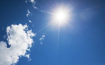 Κυριακή για... θάλασσα! Λιακάδα και ζέστη σε όλη τη χώρα