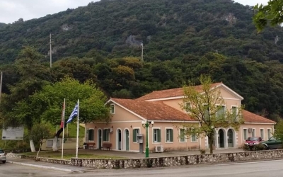 Διακοπή ρεύματος στο Πόρο λόγω φωτιάς σε κολώνα