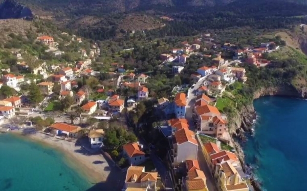 Πετάμε πάνω από την… χειμωνιάτικη Ασσο! (video)