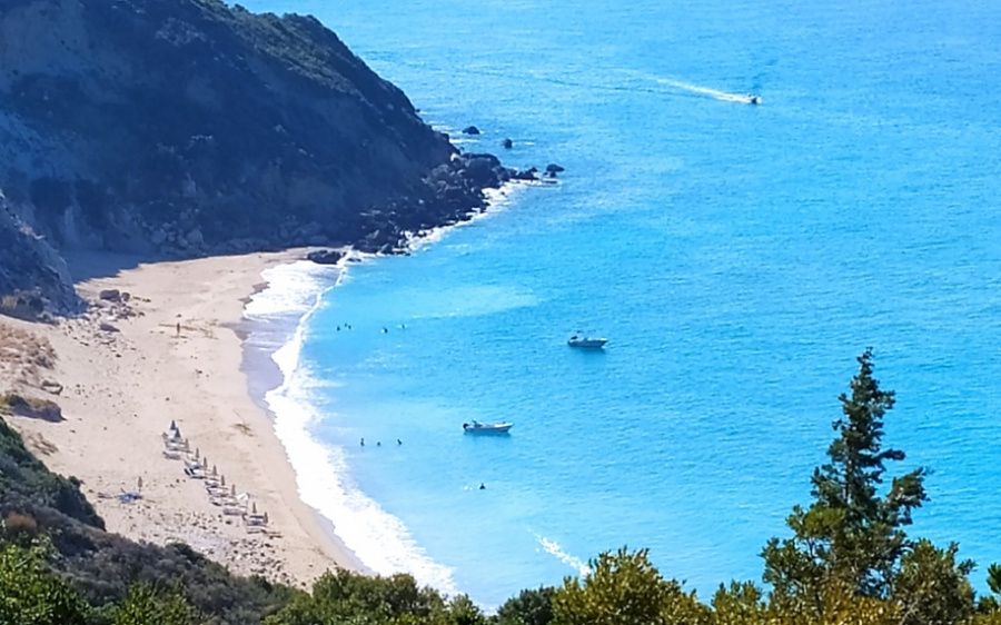 Παρατηρήσεις και ερωτήματα σχετικά με την παραλία Κορώνι