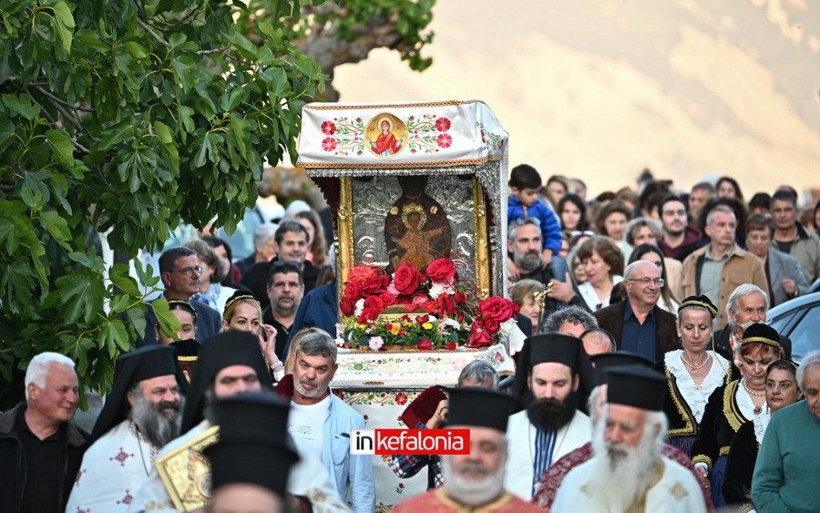 Με λαμπρότητα η λιτανεία της Παναγίας των Σισσίων στο Κάστρο Αγίου Γεωργίου