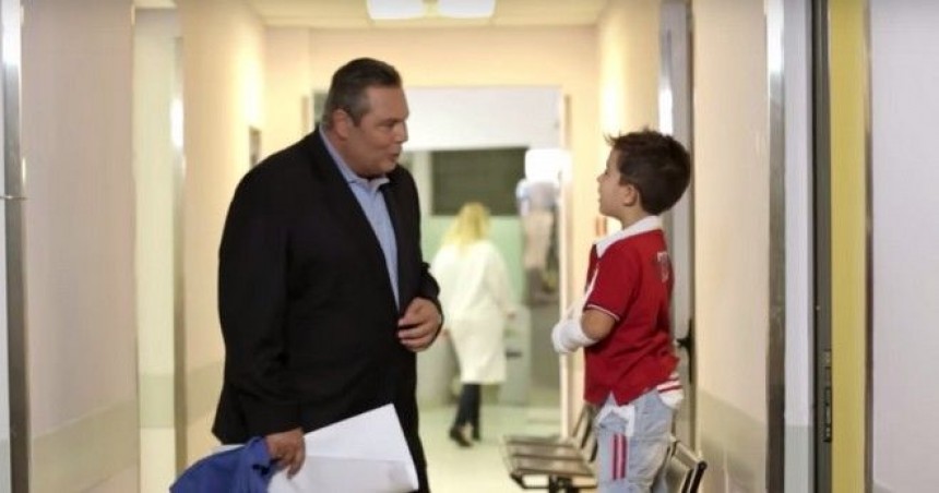 Το προεκλογικό σποτ των ΑΝΕΛ με τον μικρό Αλέξη που έσπασε το αριστερό του χέρι