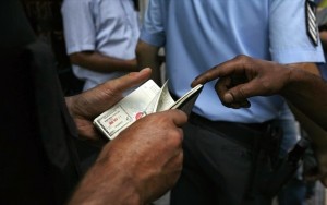 Συλλήψεις για πλαστά ταξιδιωτικά έγγραφα σε Κεφαλονιά και Ζάκυνθο