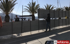 Αφαιρούνται αυτή την ώρα οι λαμαρίνες στην παραλιακή