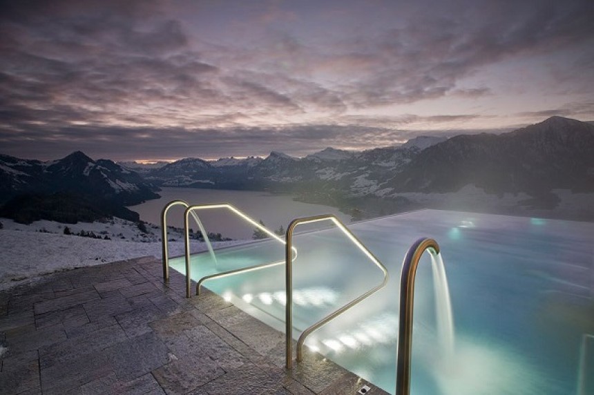 Ελβετικές Άλπεις: Πισίνα με εκπληκτική θέα (εικόνες)