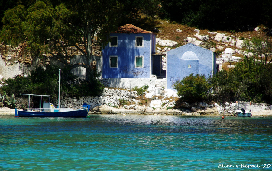 Το «γαλάζιο σπίτι» στον Αθέρα (εικόνες)