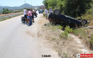 Τροχαίο με ανατροπή ΙΧ στην Κρανιά (εικόνες)