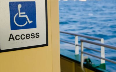 Σφοδρή αντίδραση από το Κίνημα Δημοκρατίας για τα ταξίδια ΑμεΑ στα γκαράζ των πλοίων