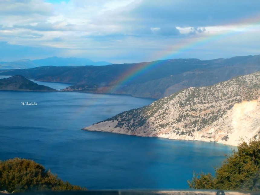 Το ουράνιο τόξο &quot;σκέπασε&quot; το Μύρτο