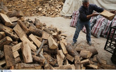 Έρχεται ρύθμιση για τις τιμές στα καυσόξυλα