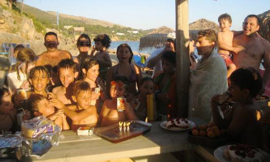 Βουτιές και παιχνίδι στο Beach Party των μικρών  