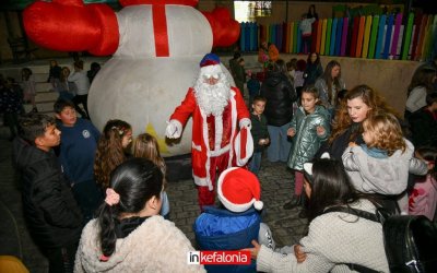 Σε εορταστικό κλίμα το άναμμα του Χριστουγεννιάτικου δέντρου στα Βλαχάτα