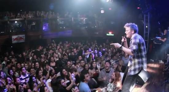 To χιτ Ai Se Eu Te Pego μεταφρασμένο στα Ελληνικά (Video)