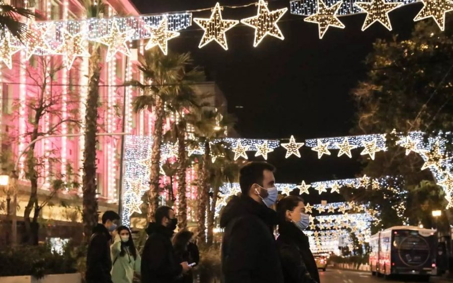 Κορονοϊός: Η μετάλλαξη Όμικρον φέρνει νέα μέτρα – Ανησυχία για το πως θα κάνουμε Χριστούγεννα