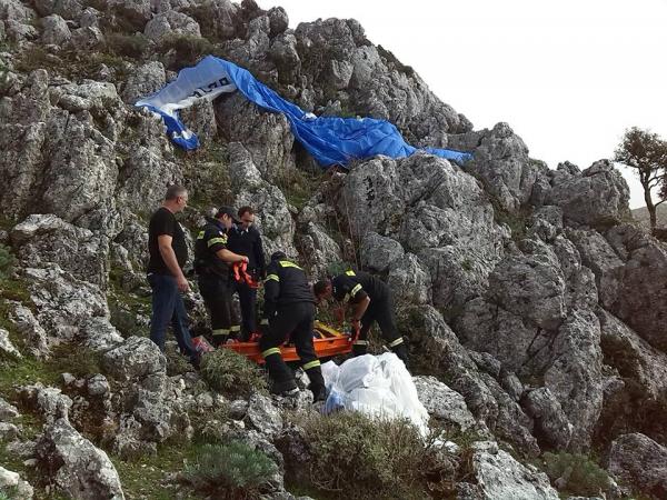 H οικογένεια του αιωροπτεριστή που τραυματίστηκε στον Αίνο ευχαριστεί