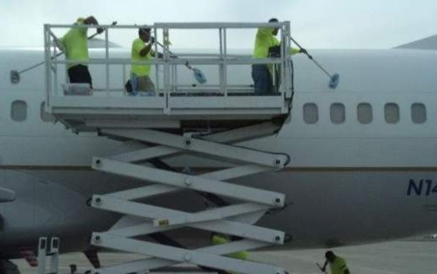 Κάθε πότε πλένονται τα επιβατικά αεροσκάφη -Πόση ώρα χρειάζεται για να μοιάζουν σαν καινούργια [βίντεο]
