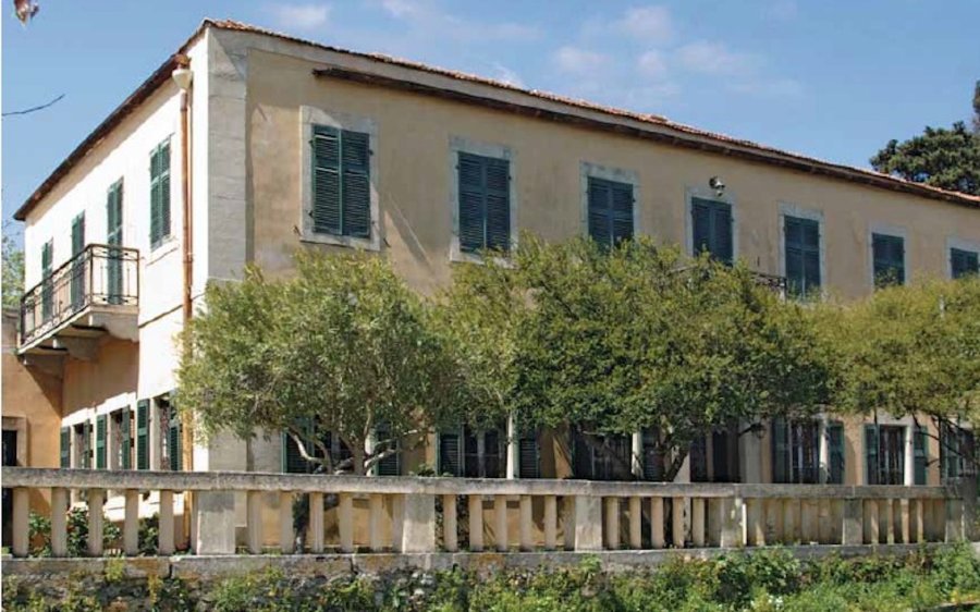 Η ιστορική οικία των Τυπάλδων Ιακωβάτων στο Ληξούρι, έδρα της Ιακωβατείου Βιβλιοθήκης, που περιμένει την αποκατάστασή της. [ΙΑΚΩΒΑΤΕΙΟΣ ΒΙΒΛΙΟΘΗΚΗ]