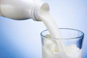 Αναβιώνει ο γαλατάς της γειτονιάς: Ερχεται το φρέσκο γάλα μιας ημέρας