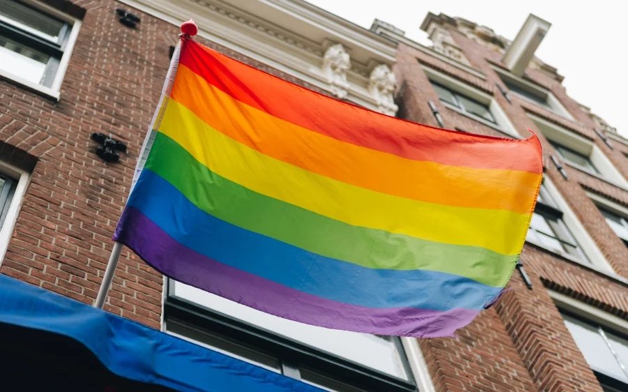 Πούτιν: Υπέγραψε νόμο που απαγορεύει την «προπαγάνδα ΛΟΑΤΚΙ+»