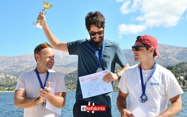 Μια γιορτή της κολύμβησης κάτω από τη γέφυρα Δεβοσέτου!