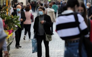 Την Παρασκευή το πρωί οι ανακοινώσεις από Πέτσα και Γεωργιάδη για άνοιγμα καταστημάτων πριν τα Χριστούγεννα