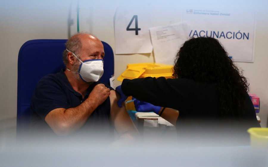 Σουηδία: Δεύτερη δόση με άλλο εμβόλιο εκτός της AstraZeneca θα κάνουν οι κάτω των 65 ετών