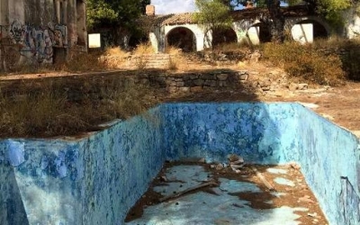 Σκέτο ερείπιο: Ετσι είναι σήμερα η βίλα της Βουγιουκλάκη στην ταινία «Η αρχόντισσα και ο αλήτης» [εικόνες]