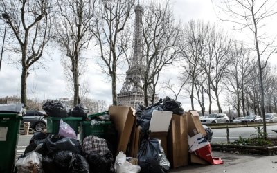 Τα σκουπίδια έχουν «πνίξει» το Παρίσι- Δέκα χιλιάδες τόνοι παραμένουν στο δρόμο