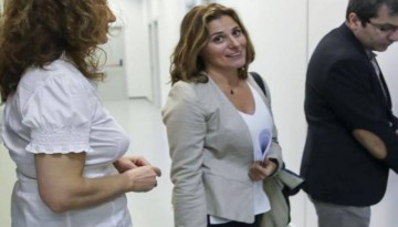 Τέλος οι φωτογράφοι και οι κάμερες στο Πανεπιστήμιο Μακεδονίας όπου διδάσκει η Π.Μπαζιάνα