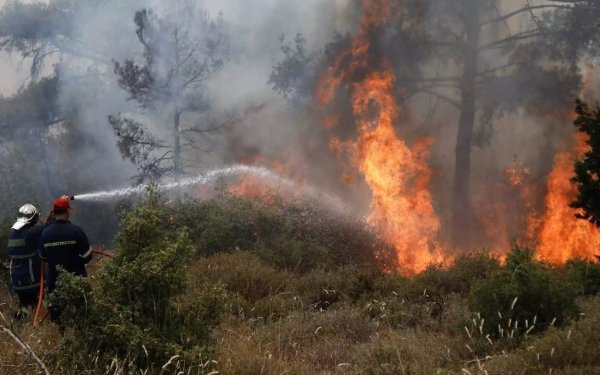 Τέθηκε υπό έλγχο η φωτιά στον Αθέρα