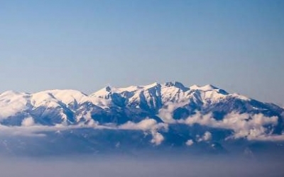 Απίστευτο: Σφοδρή χιονοθύελλα από τα ξημερώματα στον Ολυμπο, μέσα Ιουλίου!