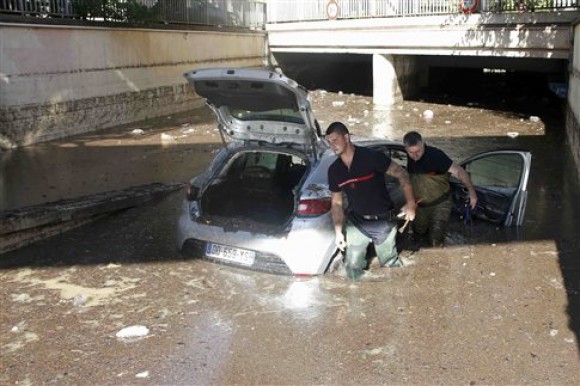 Εικόνες κατακλυσμού στη γαλλική Κυανή Ακτή, τουλάχιστον 16 νεκροί - Καταστροφές σε Κάννες και Νίκαια