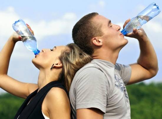 6+1 λόγοι που θα σε πείσουν να πίνεις περισσότερο νερό!