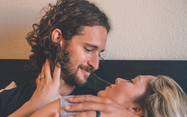 Για ποιο λόγο οι άνδρες προτιμούν τις γυναίκες μεγαλύτερης ηλικίας -Οι έρευνες μίλησαν