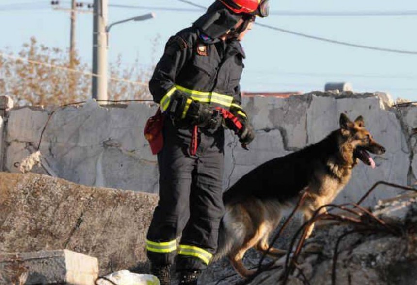 Μεγάλη επιχείρηση της Πυροσβεστικής για τον εντοπισμό του 52χρονου από την Αγία Θέκλη