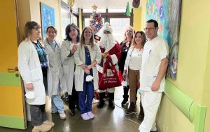 Το ταξίδι του Άι Βασίλη από τα Καμιναράτα συνεχίζεται - 2η στάση η Παιδιατρική κλινική του Νοσοκομείου Αργοστολίου